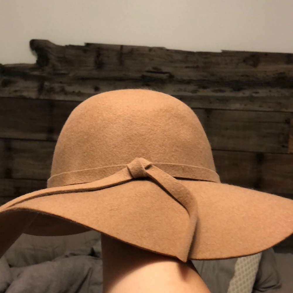 Floppy hat
